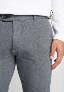 Redefined Rebel RrercanChinoLight Blue Uomo Pantaloni R0622E00Y-K12 -Anna Field in Italia 26b81212650b400a8b88d1142534b634