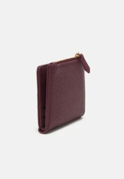 Anna Field in Italia -Anna Field in Italia 457aaf49b9434325bddf76afd314257f