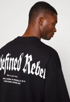 Redefined Rebel Aldo TeeT-Shirt Con StampaBlack Uomo T-shirt E Polo R0622O04H-Q11 11 Redefined Rebel Aldo TeeT-Shirt Con StampaBlack Uomo T-shirt E Polo R0622O04H-Q11 -Anna Field in Italia 51eb38e3bbef41efa76e910aec95d343