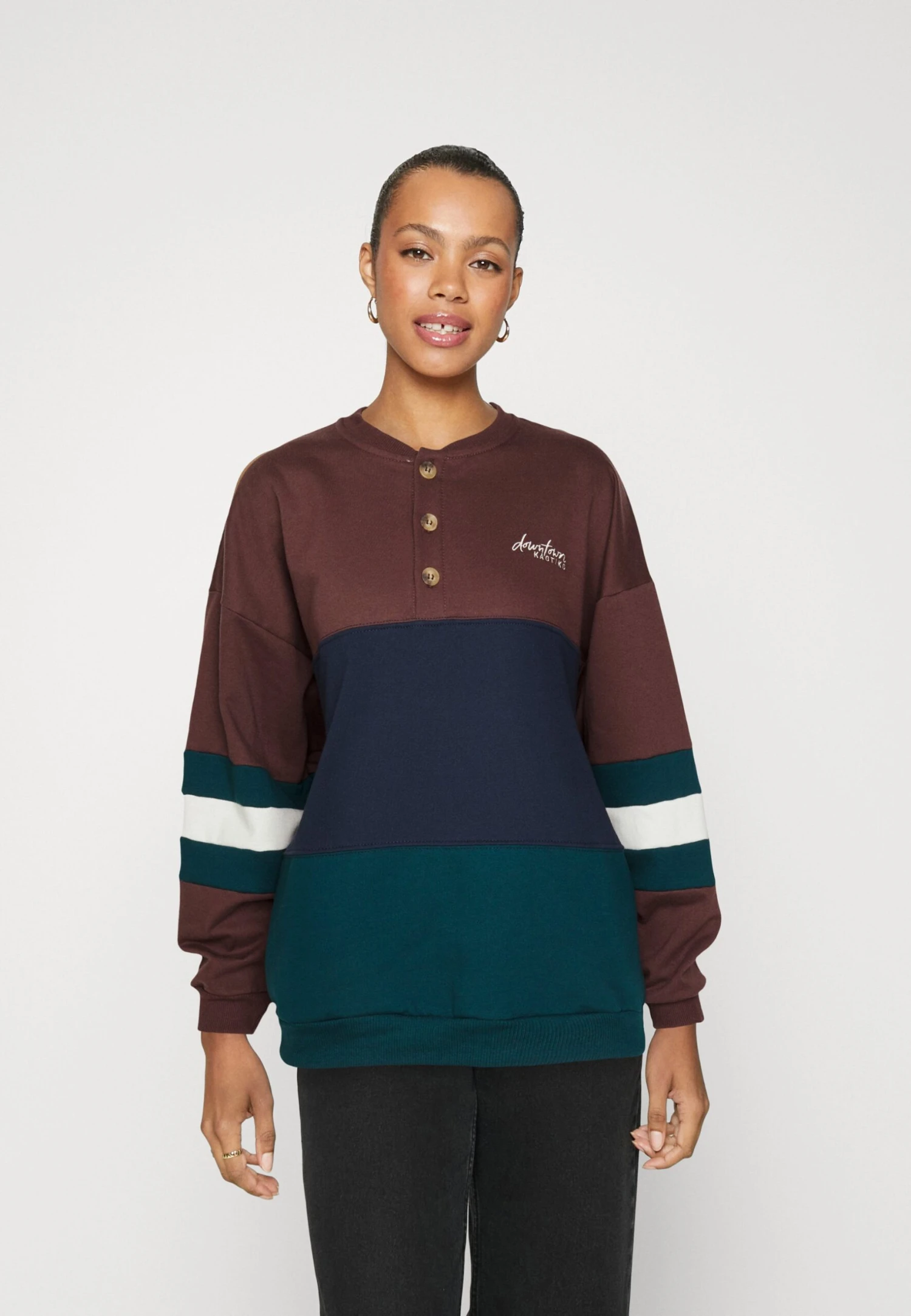 Kaotiko Crew Buttons Willow UnisexFelpaBrown/Navy Uomo Maglieria E Felpe KAI2100HW-O11 6 Kaotiko Crew Buttons Willow UnisexFelpaBrown/Navy Uomo Maglieria E Felpe KAI2100HW-O11 - immagine 4