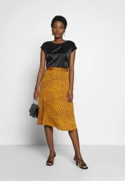 Anna Field in Italia -Anna Field in Italia c954fe20981c4dac914d4a67cb84ebb1