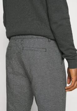 Redefined Rebel RrercanChinoDark Grey Uomo Pantaloni R0622E00Y-C13 -Anna Field in Italia df416b78c9de4c17a37e2b74a4a2f8ae