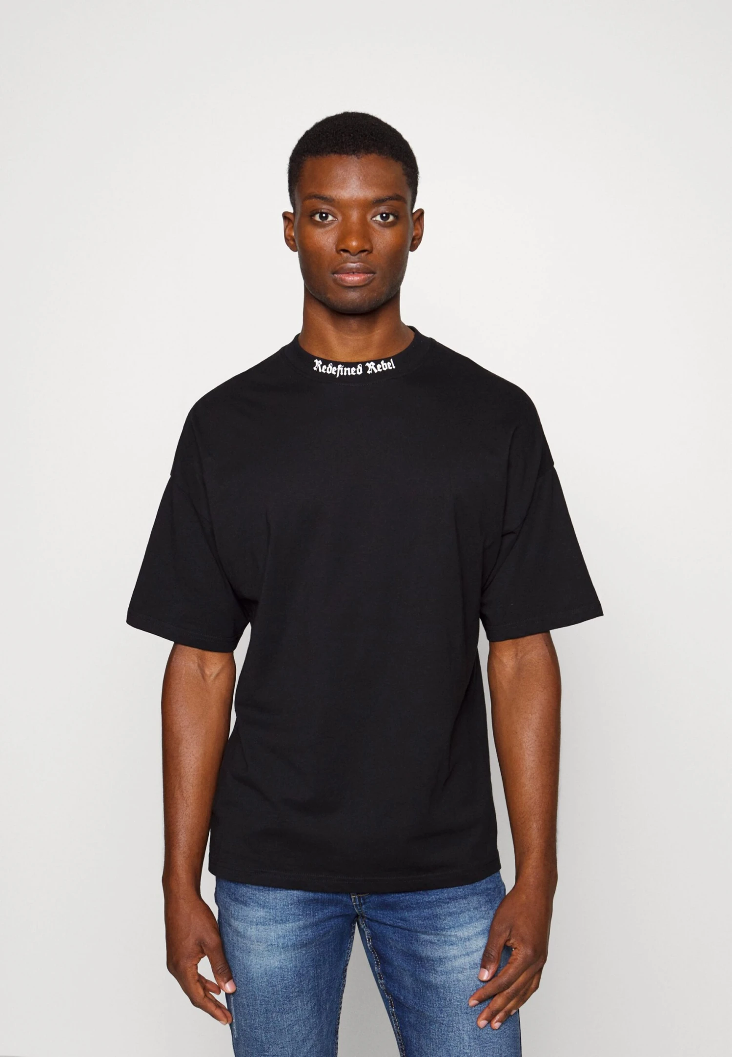 Redefined Rebel Aldo TeeT-Shirt Con StampaBlack Uomo T-shirt E Polo R0622O04H-Q11 3 Redefined Rebel Aldo TeeT-Shirt Con StampaBlack Uomo T-shirt E Polo R0622O04H-Q11